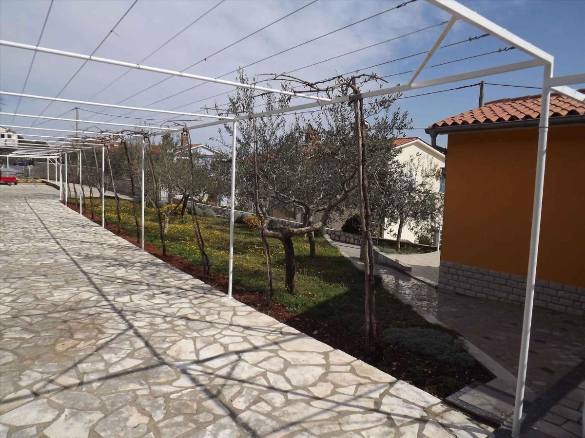 Apartments In Ravni/Istrien 30383 מראה חיצוני תמונה